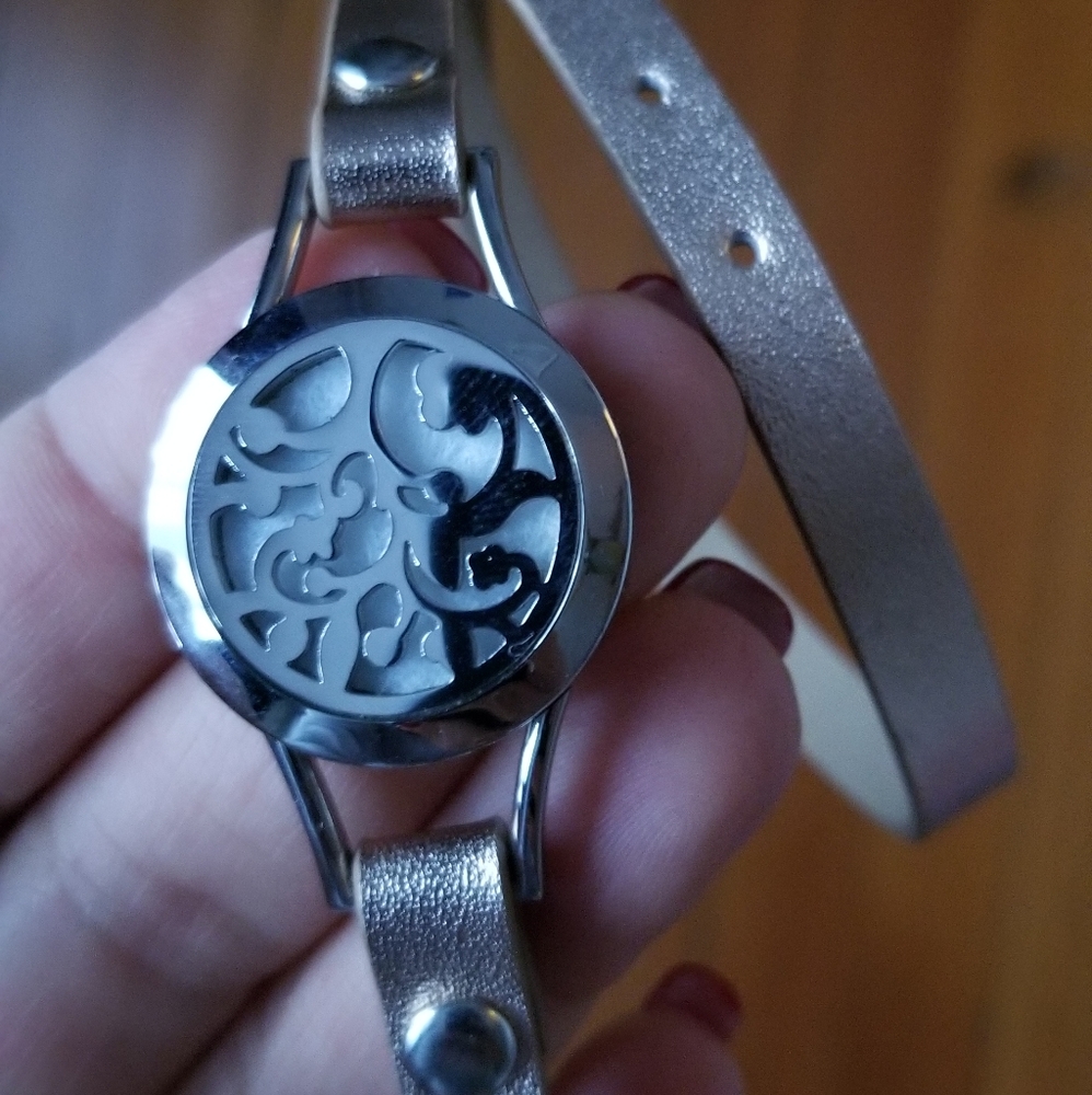 Aromatherapy bracelet